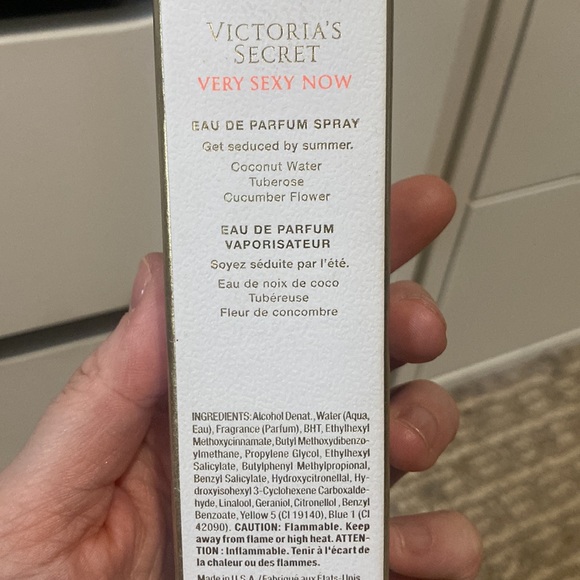 Victoria’s Secret: very sexy now - Picture 2 of 2